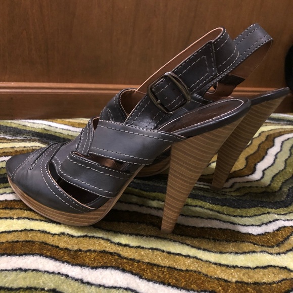 5/$20 Mossimo Platform Strappy Heels - Picture 3 of 7